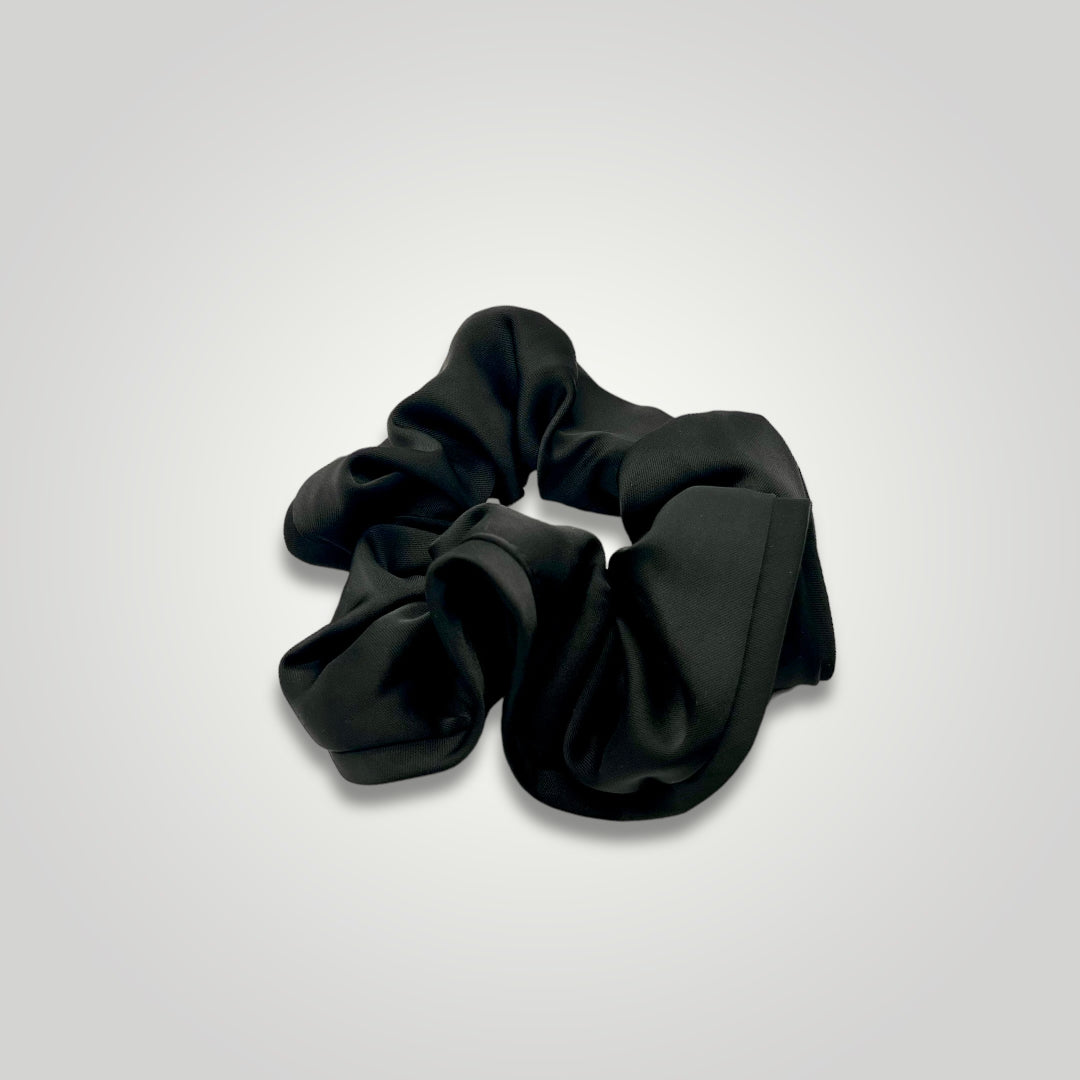 1 high end big scrunchie with rivetted borders. Color: black