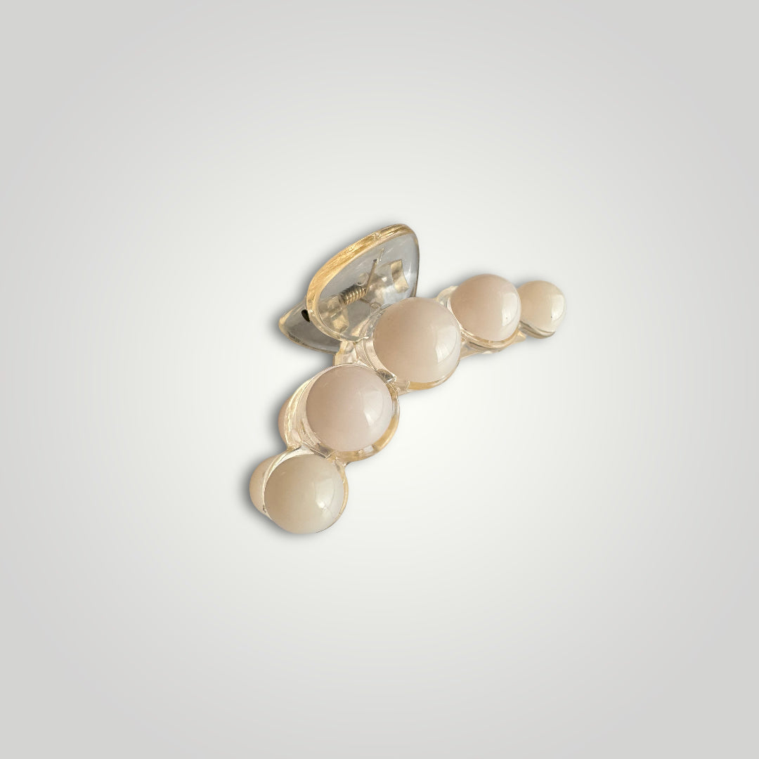 Small claw clip. Color: Ivory.