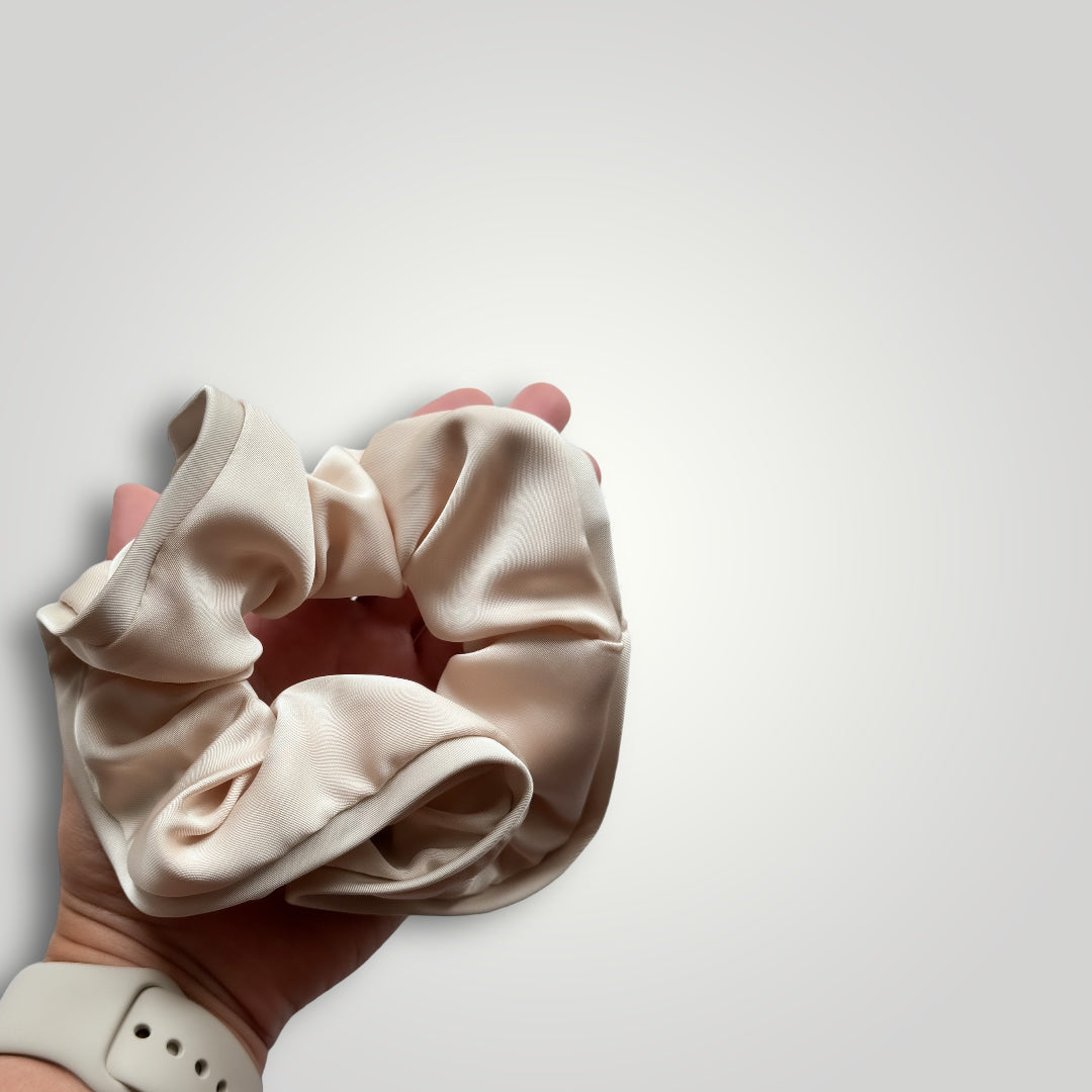 1 High end scrunchie with rivetted borders. Color: Ivory
