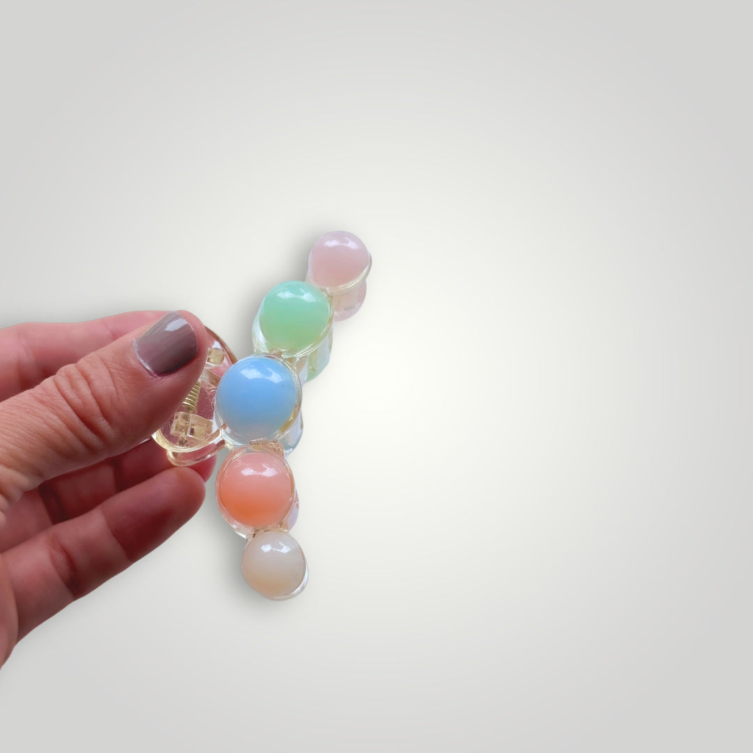 Small multicolored claw clip. Colors: Pink, Green, Baby Blue, Apricot and Ivory.