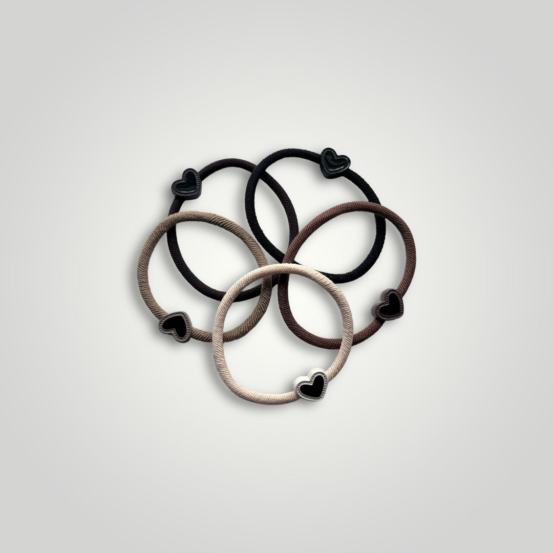 5 hair ties with little metallic black hearts. Colors: Off White, Beige, Light Brown, Brown and Black.
